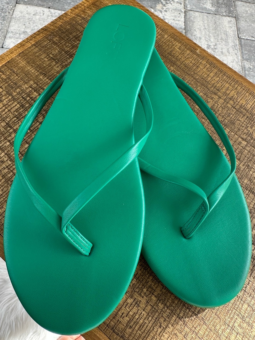 Green Minimalist Flip Flop Sandals - Women's Casual Slides